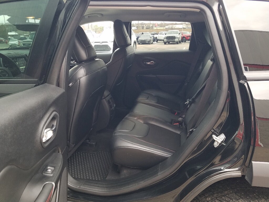 Used 2022 Jeep Cherokee Trailhawk SUV