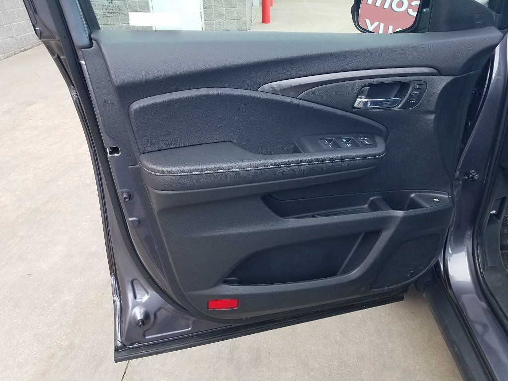 Used 2025 Honda Ridgeline RTL with VIN 5FPYK3F59SB040218 for sale in Kansas City