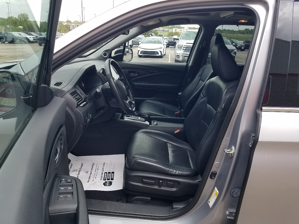 Used 2019 Honda Pilot Elite with VIN 5FNYF6H06KB059714 for sale in Kansas City