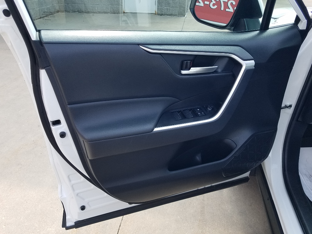 Used 2025 Toyota RAV4 XLE with VIN 2T3RWRFV0SW264380 for sale in Kansas City