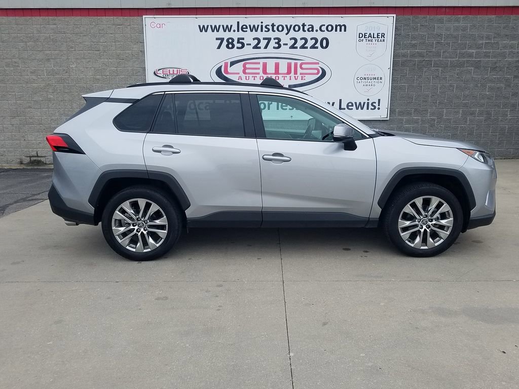 Used 2021 Toyota RAV4 XLE Premium with VIN 2T3C1RFV4MC135342 for sale in Kansas City