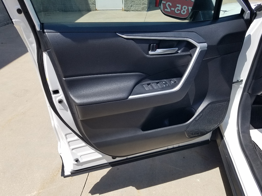 Used 2025 Toyota RAV4 XLE with VIN 2T3P1RFV5SW517490 for sale in Kansas City