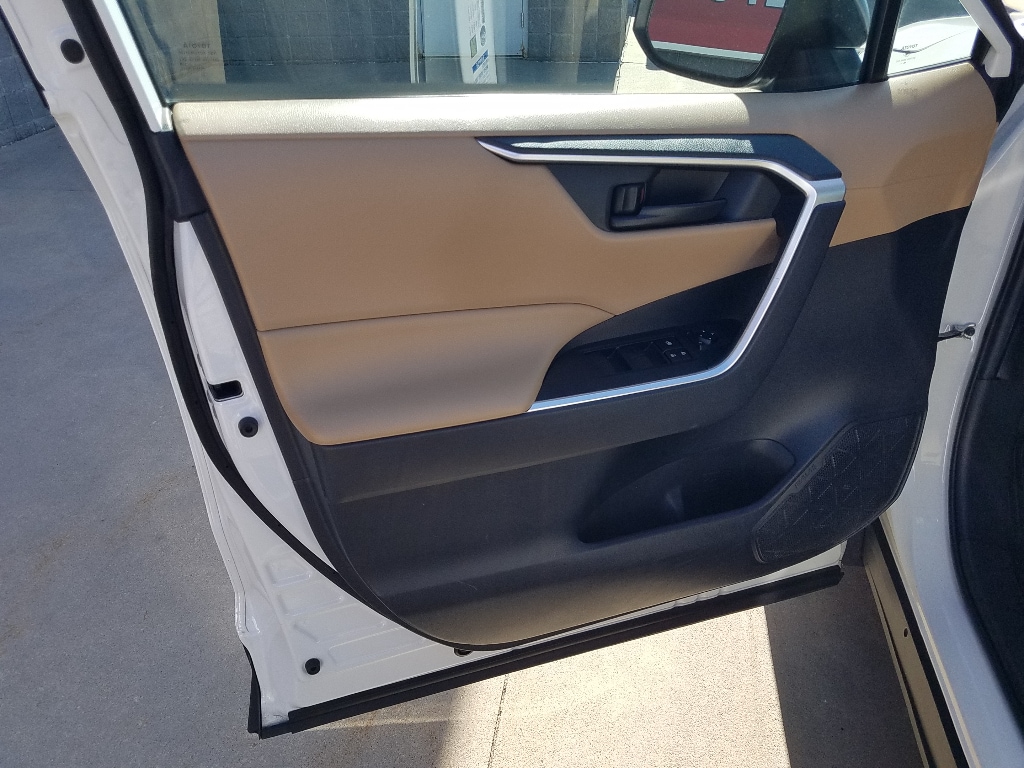 Used 2019 Toyota RAV4 LE with VIN 2T3F1RFV1KW064514 for sale in Kansas City