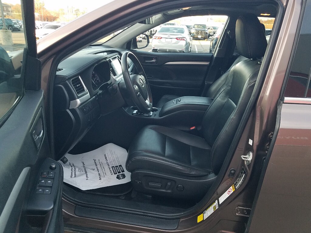 Used 2019 Toyota Highlander XLE V6 SUV