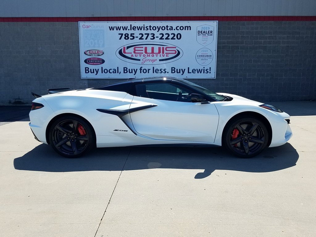 Used 2024 Chevrolet Corvette 3LZ with VIN 1G1YF3D34R5601685 for sale in Topeka, KS