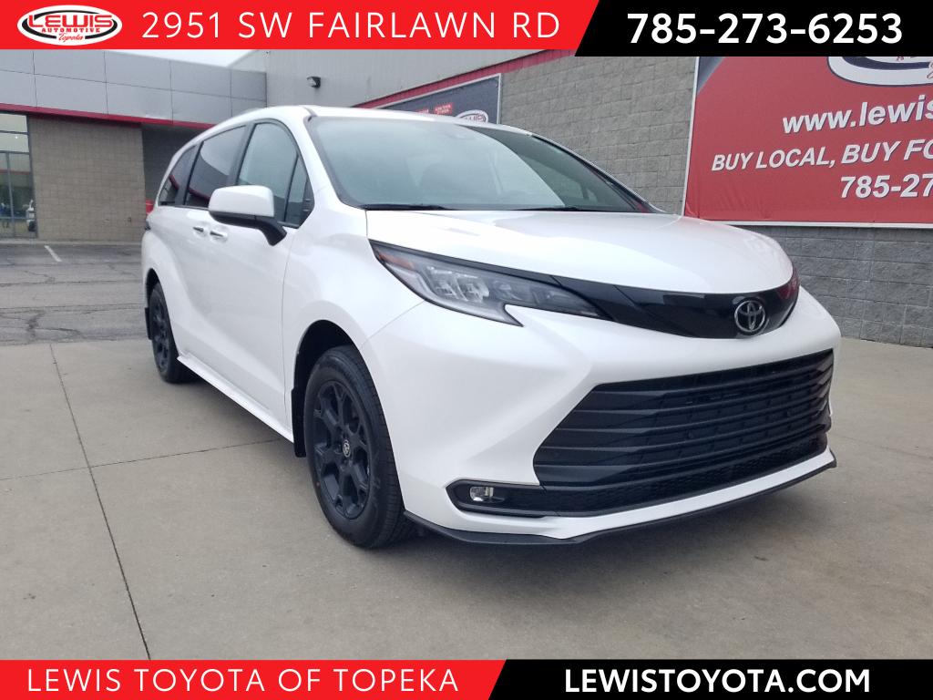 2026 Toyota Sienna Woodland Edition Hybrid AWD's photo