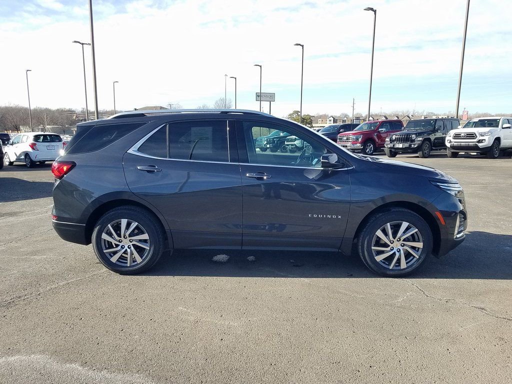 Used 2022 Chevrolet Equinox Premier with VIN 2GNAXXEV0N6152119 for sale in Kansas City