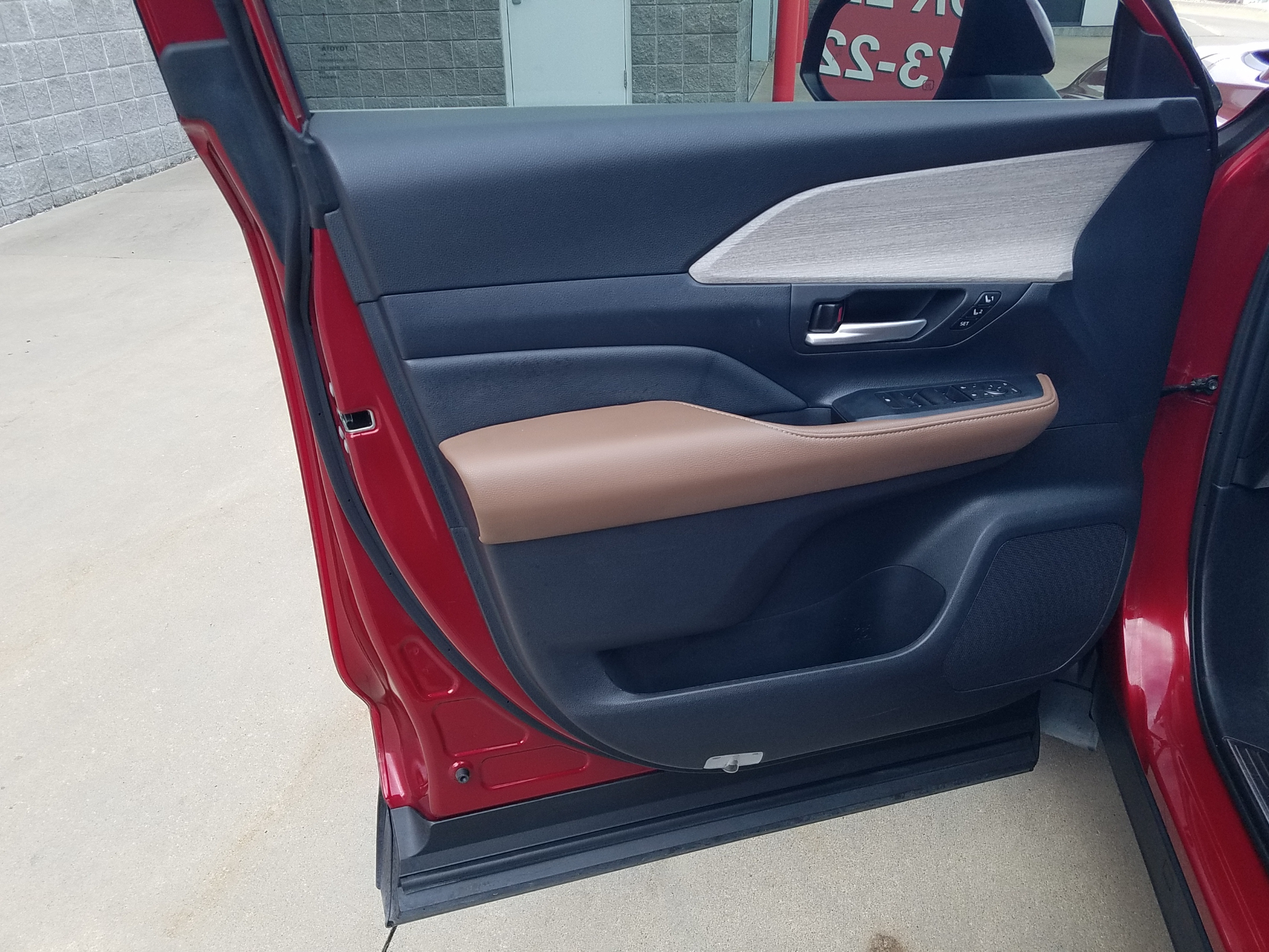 Certified 2024 Toyota Grand Highlander Platinum with VIN 5TDAAAB54RS036056 for sale in Kansas City