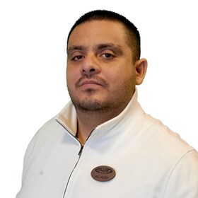 Staff member Osvaldo Ramos from ID_6f9d33