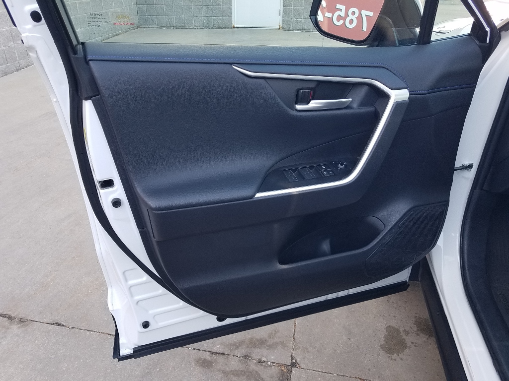 Used 2025 Toyota RAV4 XSE with VIN 2T3E6RFV3SW087967 for sale in Kansas City