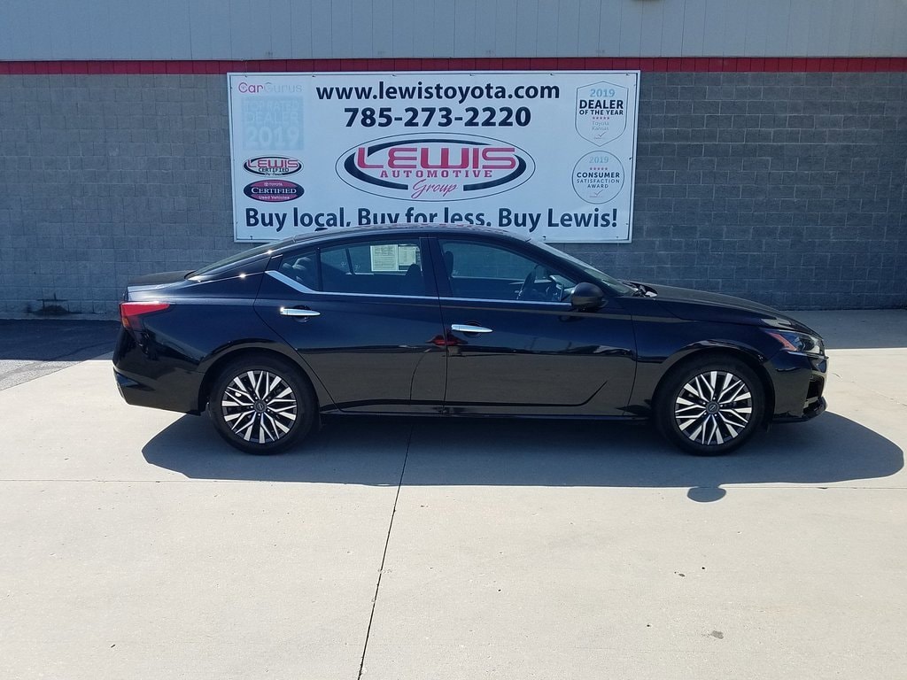 Used 2024 Nissan Altima SV with VIN 1N4BL4DV1RN346545 for sale in Topeka, KS