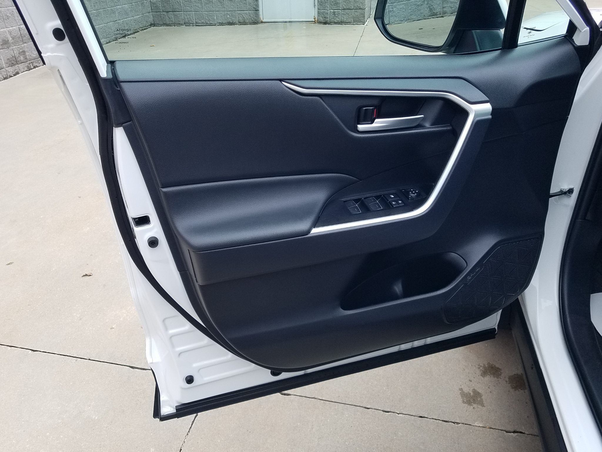 Certified 2025 Toyota RAV4 XLE with VIN 2T3W1RFV1SW408732 for sale in Kansas City