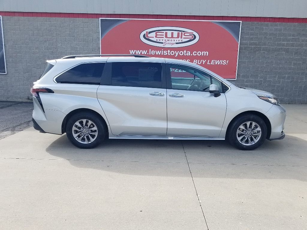 Used 2023 Toyota Sienna XLE 8 Passenger Van Passenger Van