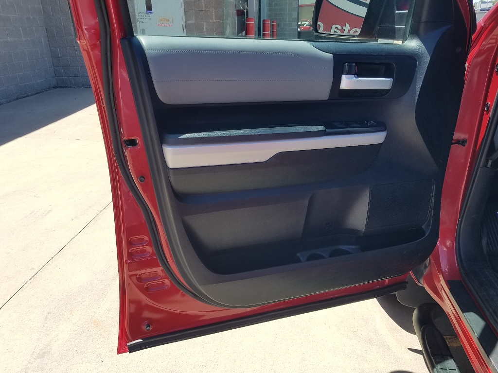 Used 2018 Toyota Tundra Limited with VIN 5TFBW5F1XJX755685 for sale in Kansas City