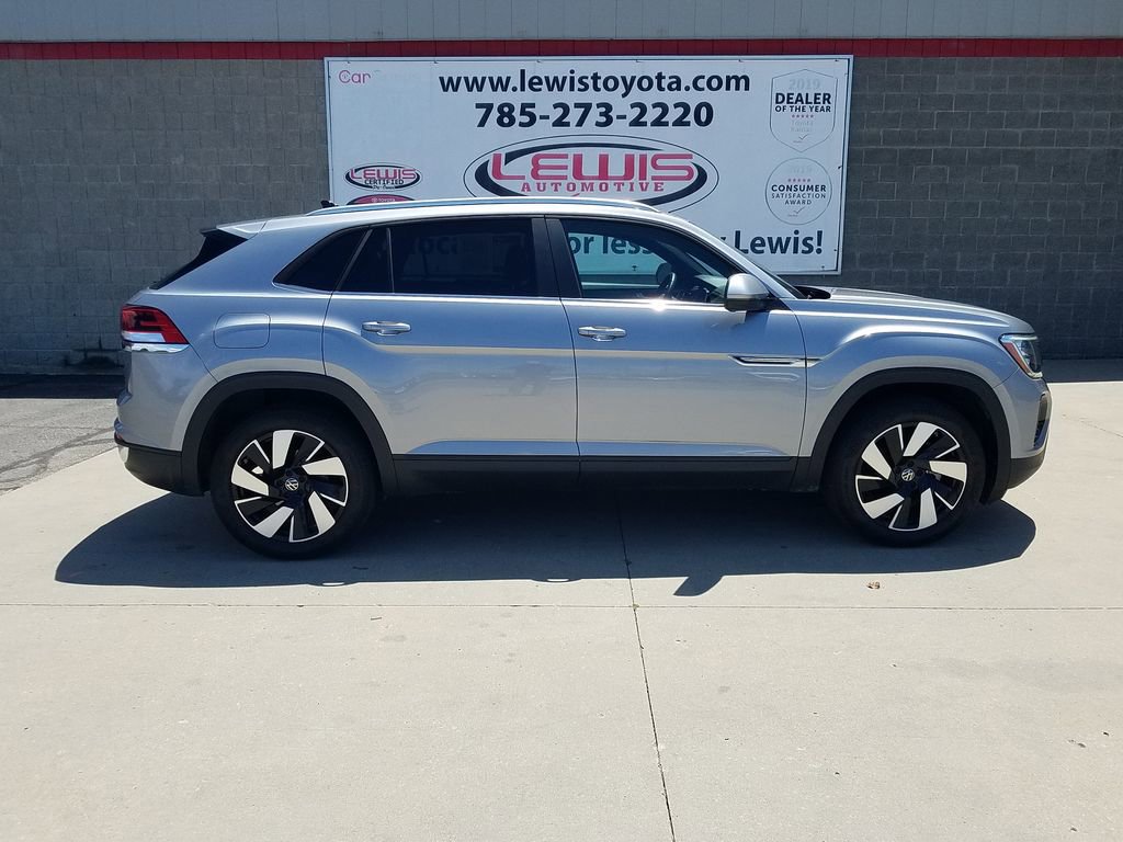 Used 2024 Volkswagen Atlas Cross Sport SE w/Tech with VIN 1V2KE2CA8RC202377 for sale in Kansas City