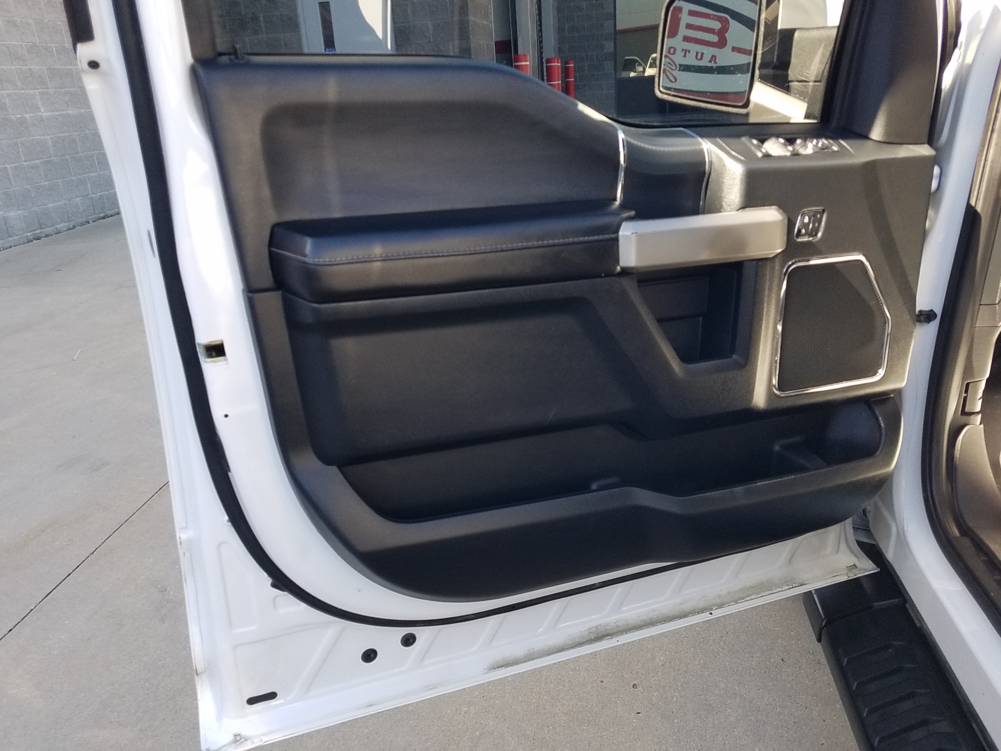 Used 2019 Ford F-150 Lariat with VIN 1FTEW1EP6KFB15959 for sale in Kansas City