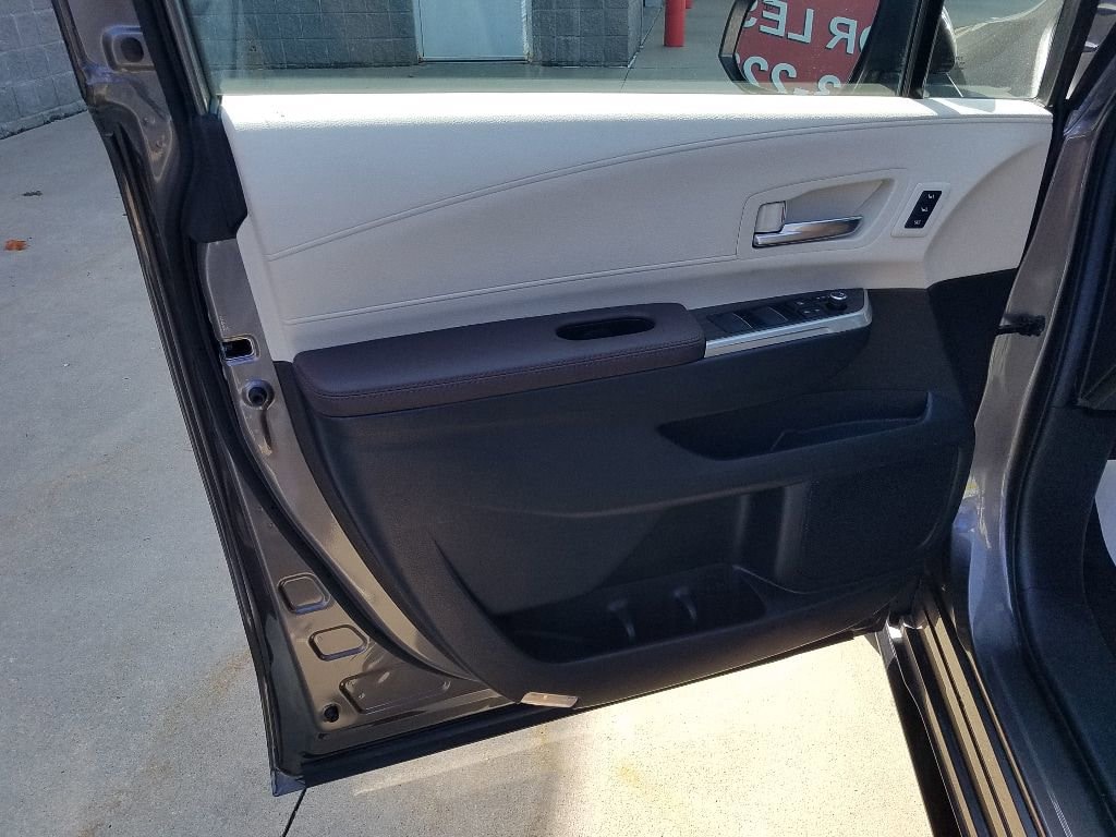 Certified 2024 Toyota Sienna Platinum 7 Passenger Van Passenger Van