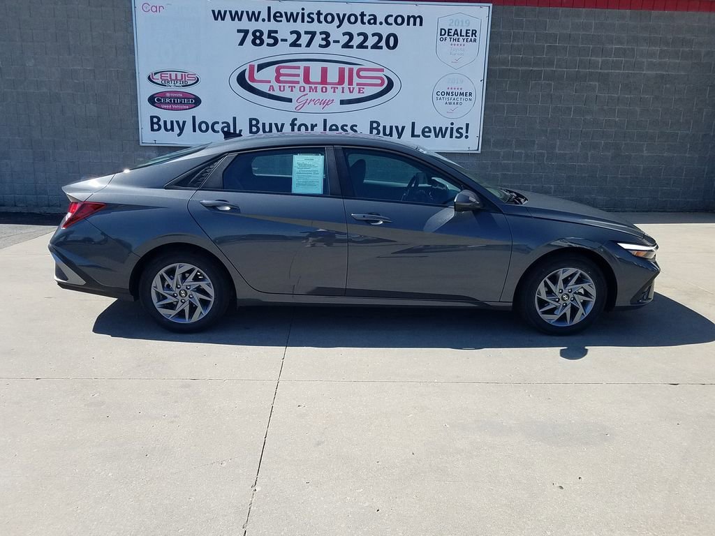 Used 2024 Hyundai Elantra SEL with VIN KMHLM4DGXRU790490 for sale in Kansas City