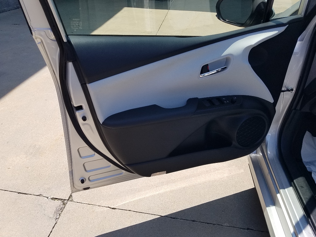 Used 2022 Toyota Prius XLE with VIN JTDL9MFUXN3035574 for sale in Kansas City