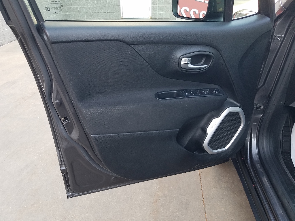 Used 2018 Jeep Renegade Latitude with VIN ZACCJBBB4JPJ15522 for sale in Kansas City