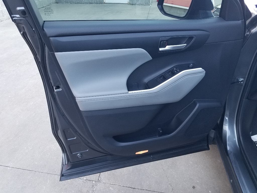 Certified 2024 Toyota Highlander XLE with VIN 5TDKDRBHXRS530023 for sale in Kansas City