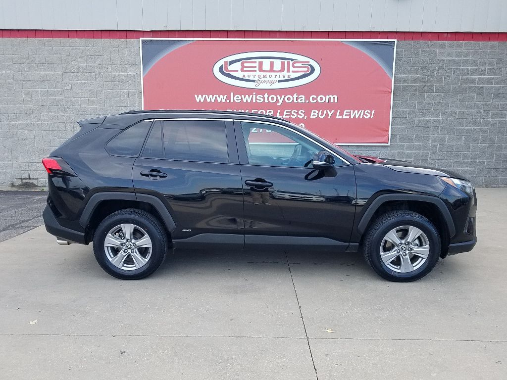 Used 2024 Toyota RAV4 XLE with VIN 4T3RWRFV7RU126927 for sale in Kansas City