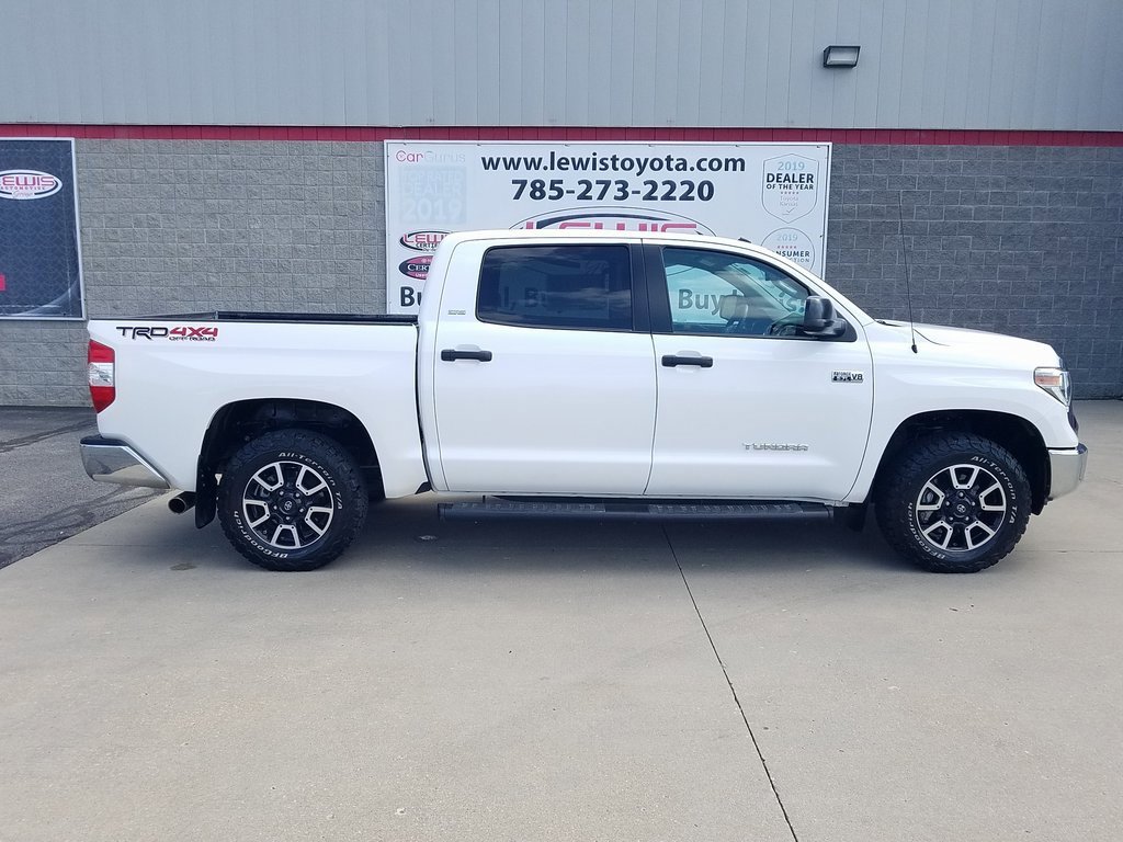 Certified 2018 Toyota Tundra SR5 with VIN 5TFDW5F18JX713198 for sale in Kansas City