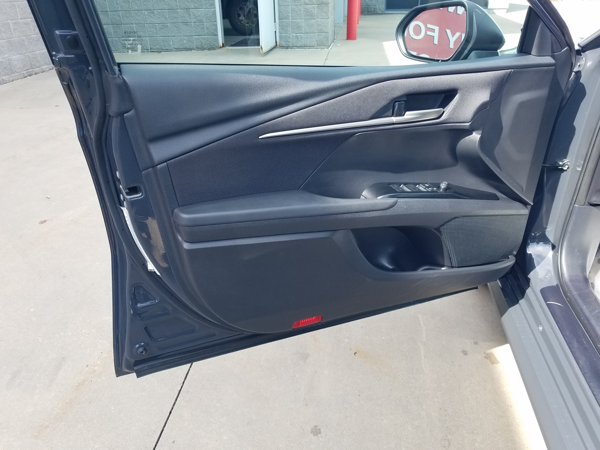 Used 2025 Toyota Camry LE with VIN 4T1DAACK3SU587559 for sale in Kansas City