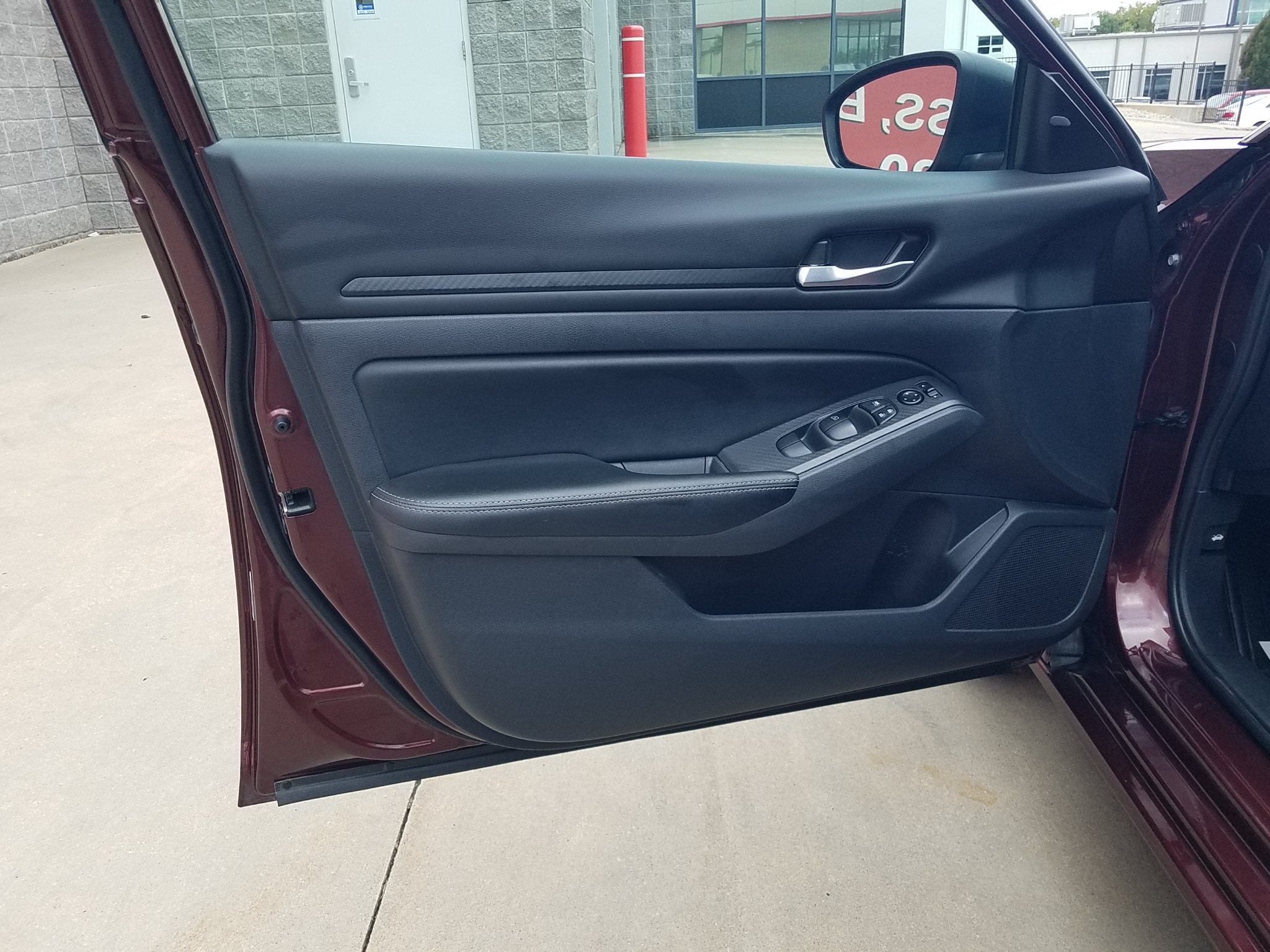 Used 2025 Nissan Altima SV with VIN 1N4BL4DVXSN380196 for sale in Kansas City