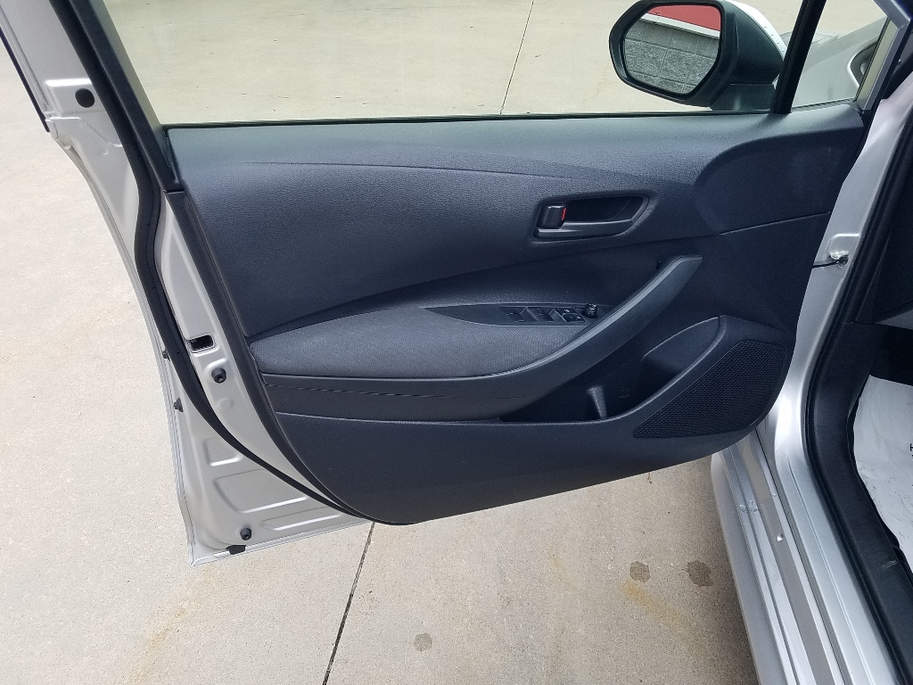 Used 2022 Toyota Corolla LE with VIN JTDEAMDE7NJ043090 for sale in Kansas City