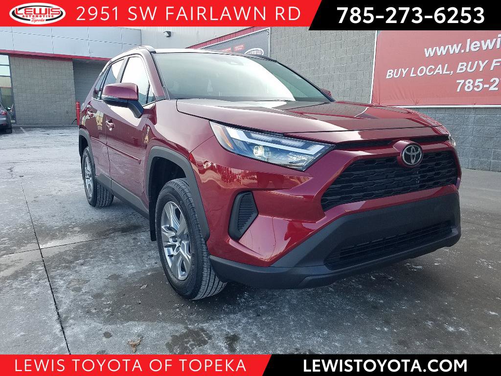 2025 Toyota RAV4 XLE's photo