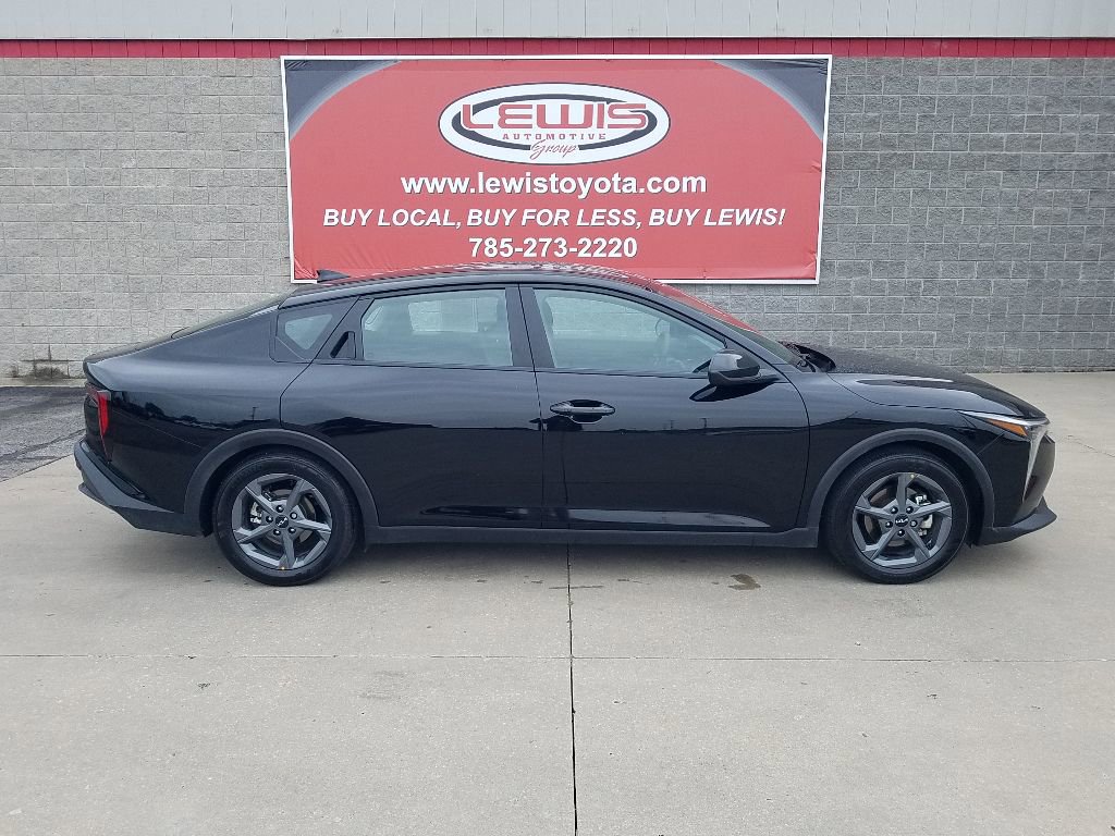 Used 2025 Kia K4 LXS with VIN 3KPFT4DE8SE136711 for sale in Kansas City