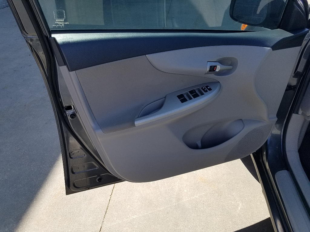 Used 2011 Toyota Corolla LE with VIN 2T1BU4EE7BC753252 for sale in Kansas City