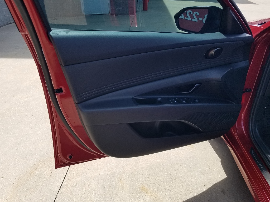 Used 2025 Hyundai Elantra SEL with VIN KMHLM4DG9SU085038 for sale in Kansas City