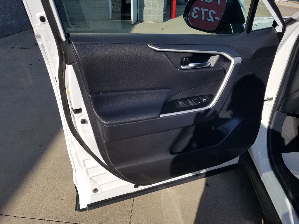 Used 2025 Toyota RAV4 XLE with VIN 2T3P1RFV2SW516510 for sale in Kansas City