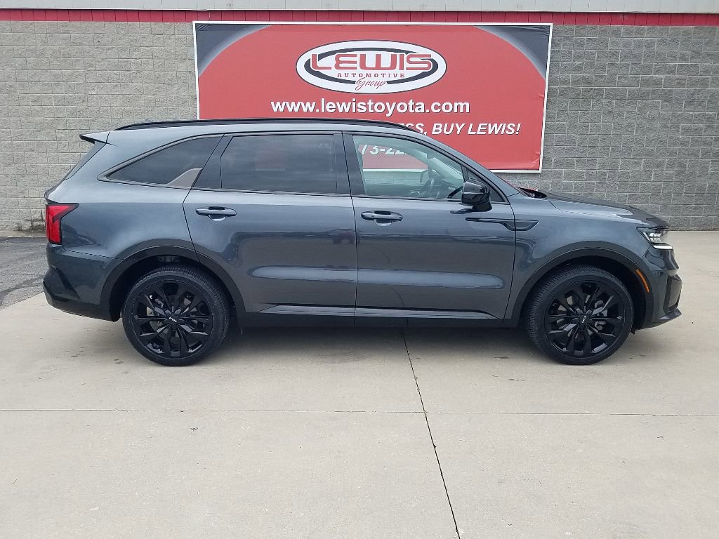 Used 2022 Kia Sorento SX with VIN 5XYRK4LF5NG079496 for sale in Kansas City
