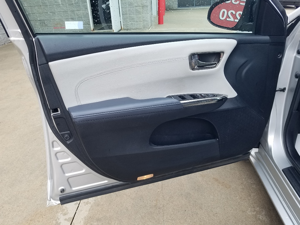 Used 2014 Toyota Avalon XLE Premium with VIN 4T1BK1EB5EU094889 for sale in Kansas City