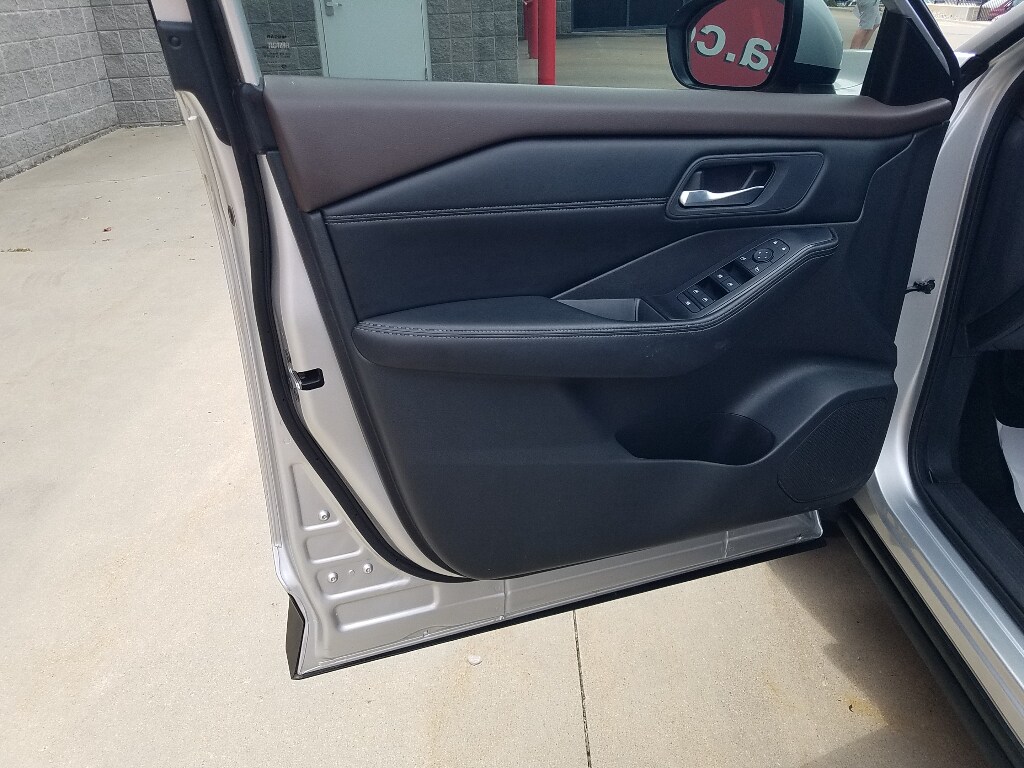 Used 2023 Nissan Rogue SV with VIN 5N1BT3BA1PC687159 for sale in Kansas City