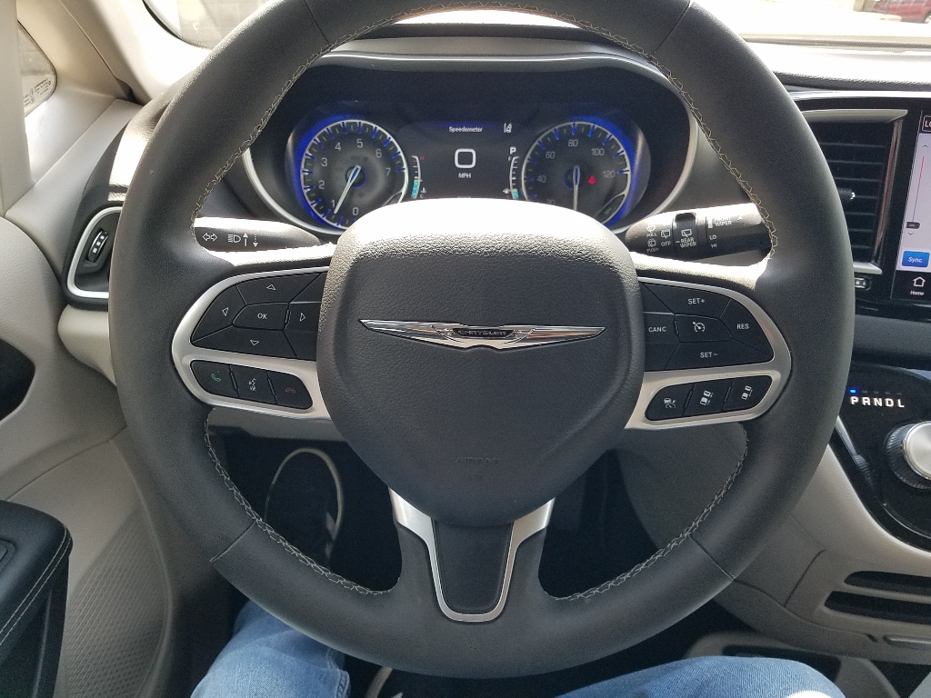 2024 Chrysler Pacifica Touring L - Photo 8