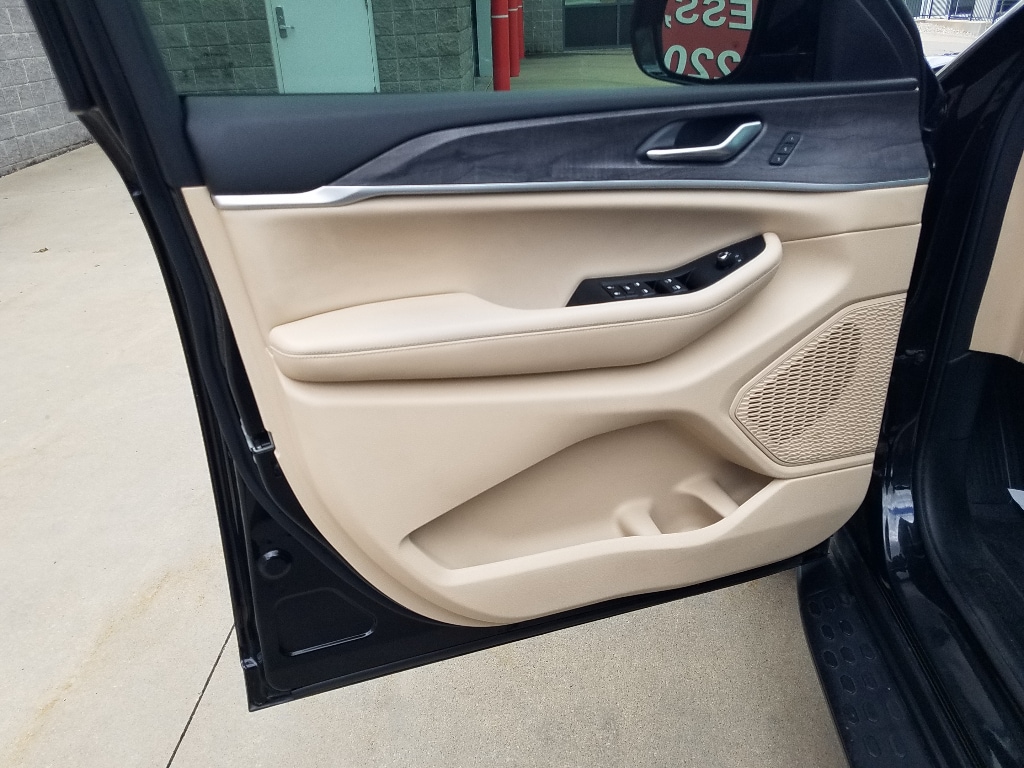 Used 2023 Jeep Grand Cherokee L Limited with VIN 1C4RJKBG0P8702728 for sale in Kansas City