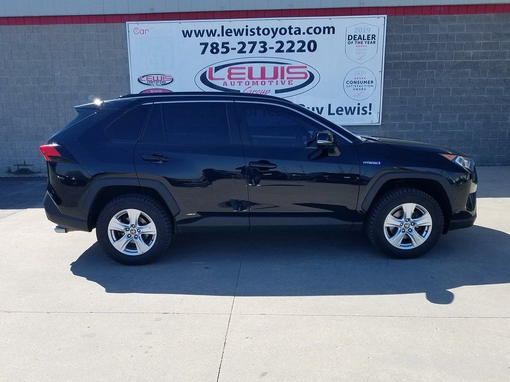Used 2021 Toyota RAV4 XLE with VIN 4T3RWRFV5MU023496 for sale in Kansas City