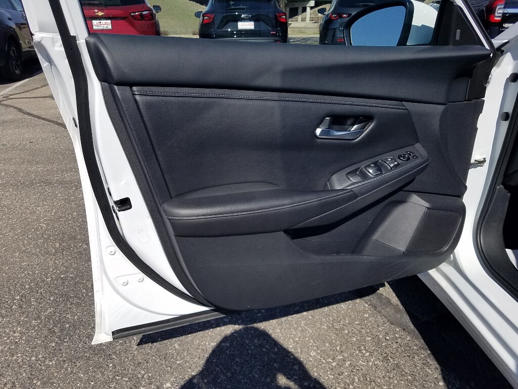 Used 2025 Nissan Sentra SV with VIN 3N1AB8CVXSY297262 for sale in Kansas City