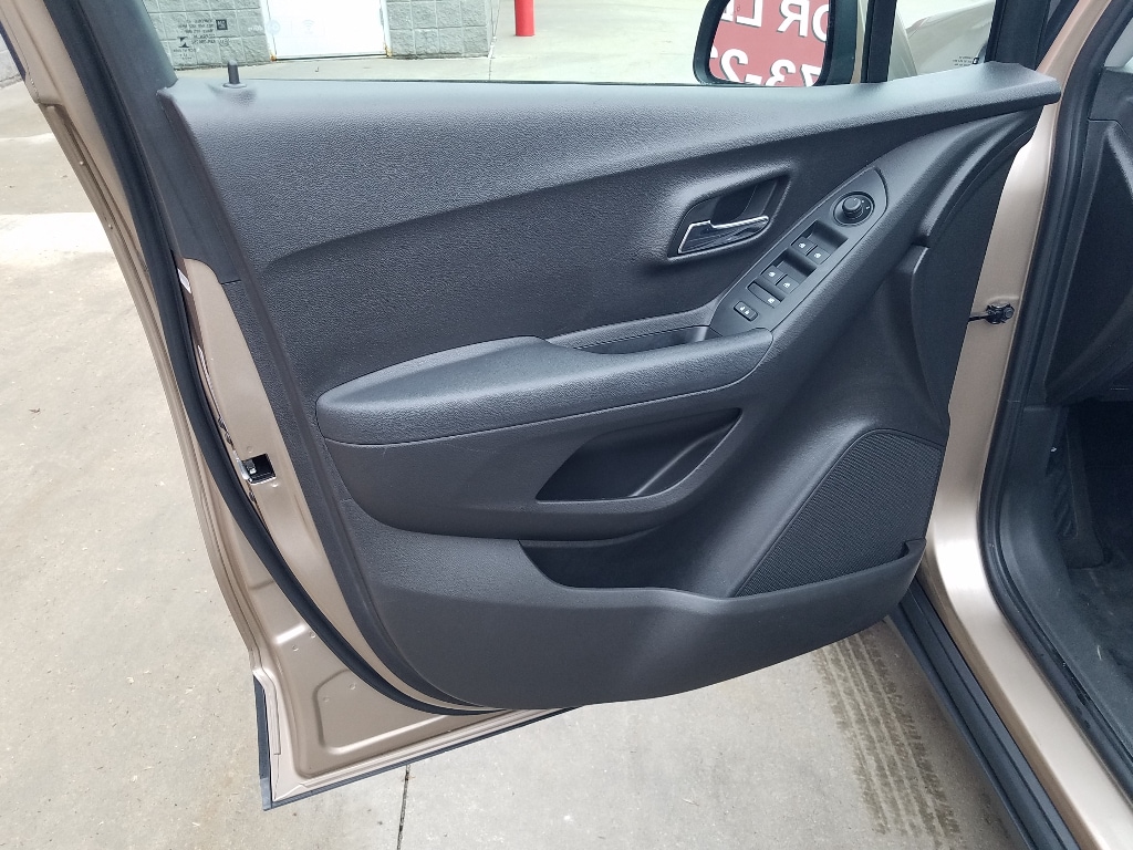 Used 2018 Chevrolet Trax LT with VIN 3GNCJLSB2JL255836 for sale in Kansas City