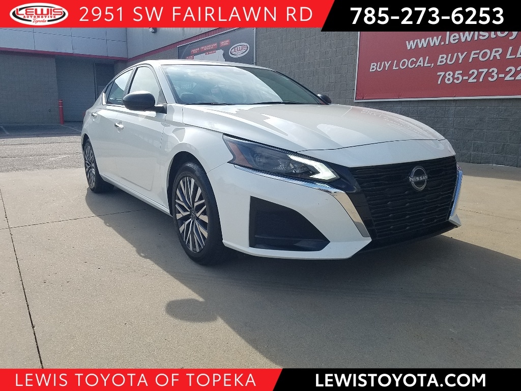 Used 2025 Nissan Altima SV with VIN 1N4BL4DV0SN380742 for sale in Kansas City