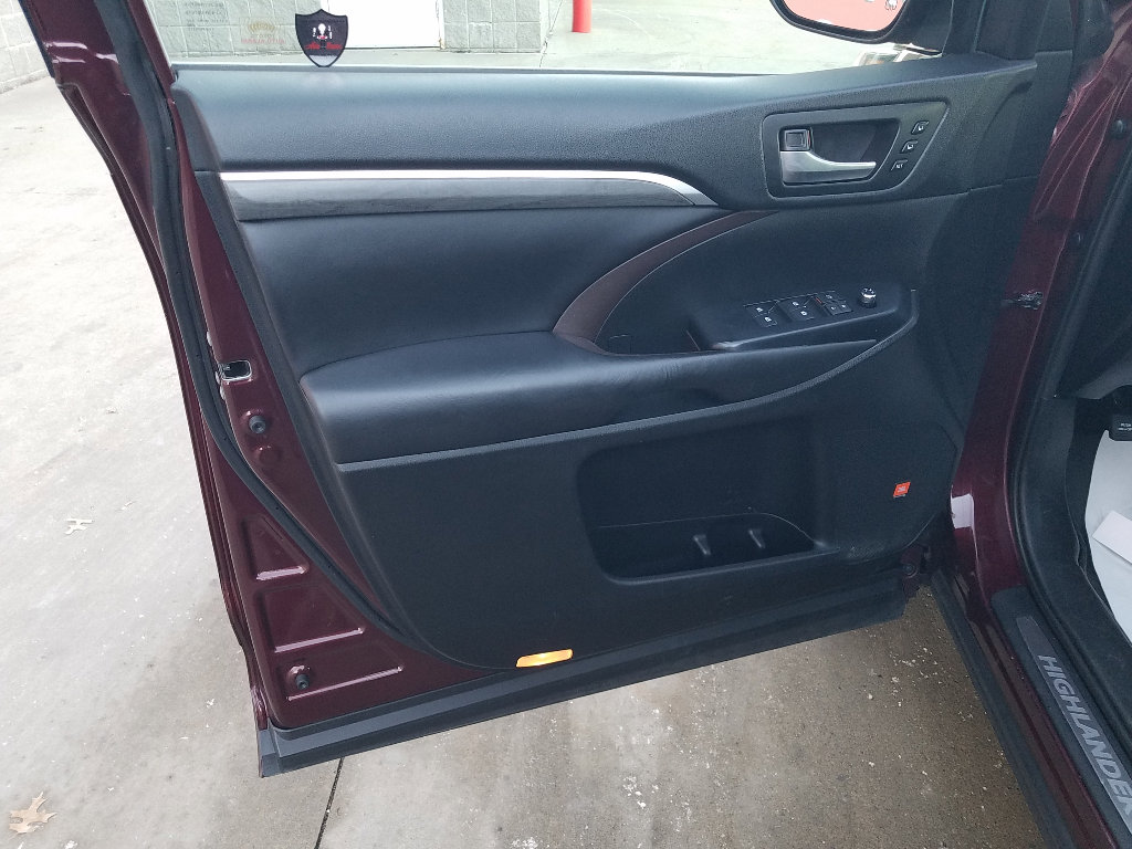 Used 2019 Toyota Highlander Limited with VIN 5TDDZRFH3KS975259 for sale in Kansas City