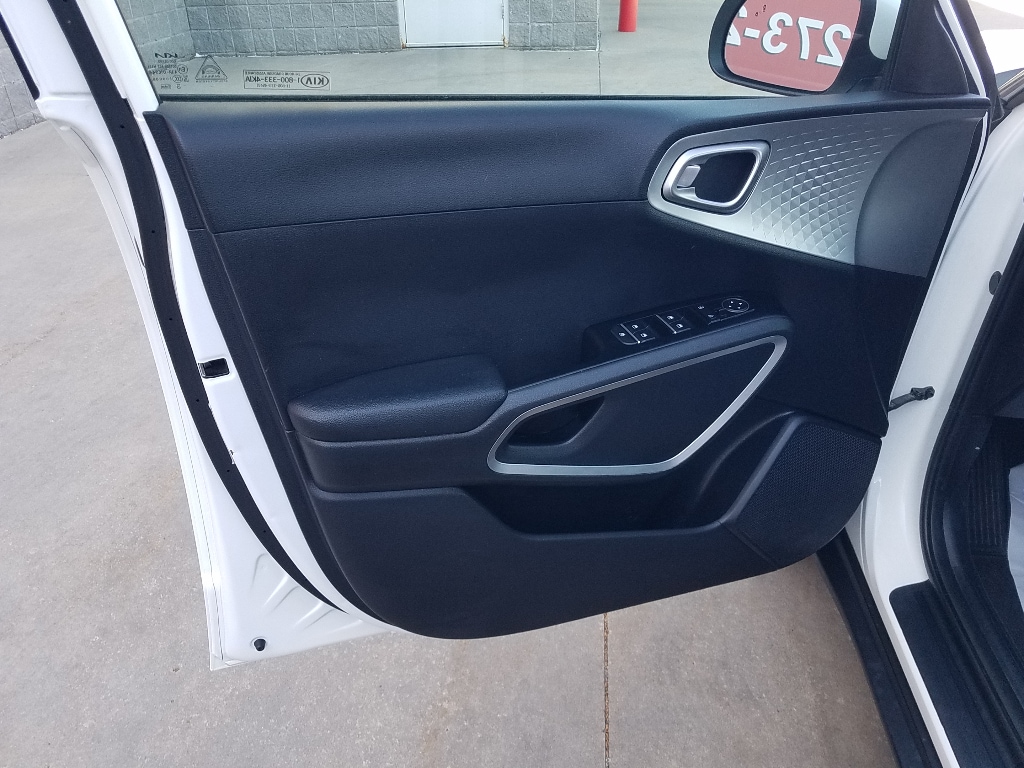 Used 2022 Kia Soul LX with VIN KNDJ23AU8N7155671 for sale in Kansas City