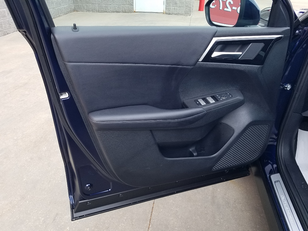 Used 2024 Mitsubishi Outlander SE with VIN JA4J4VA89RZ052854 for sale in Kansas City