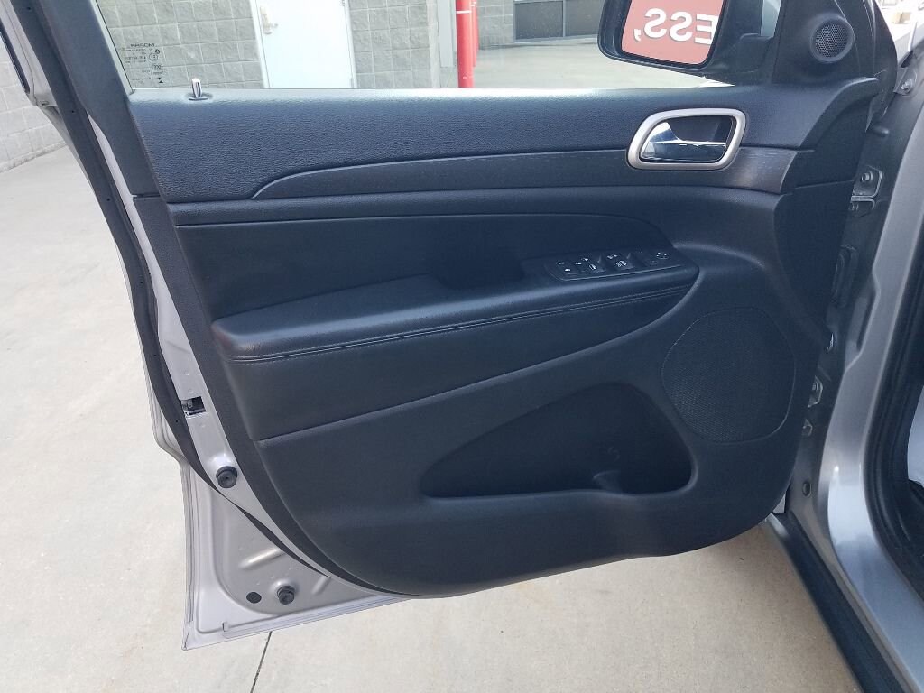 Used 2016 Jeep Grand Cherokee Laredo 4x4 SUV