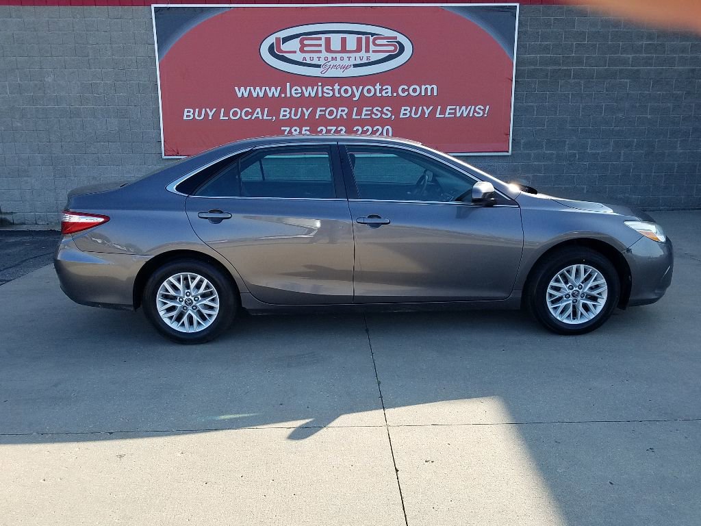 Used 2017 Toyota Camry LE with VIN 4T1BF1FK6HU400067 for sale in Kansas City