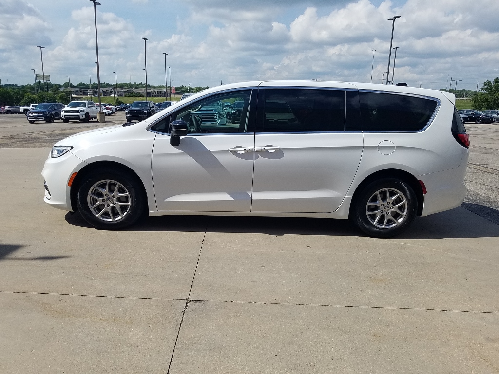 2024 Chrysler Pacifica Touring L - Photo 20